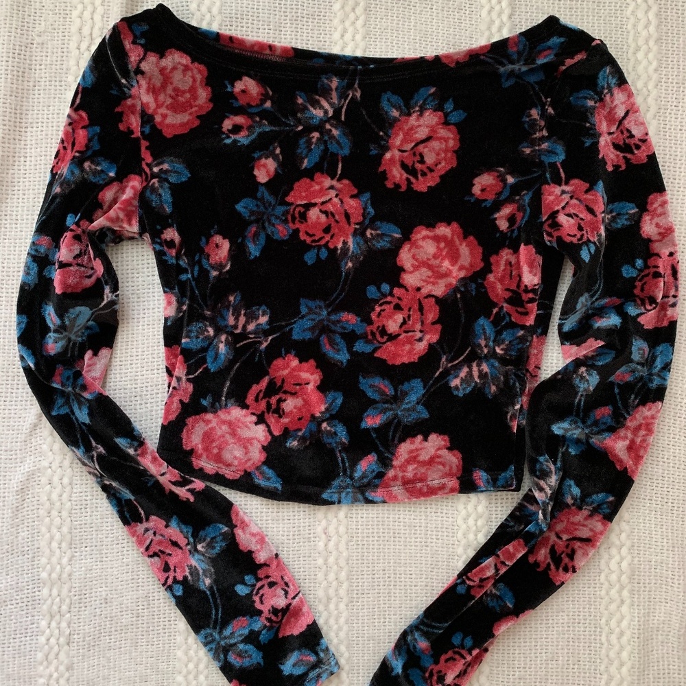 Women's Velvet Long Sleeve Crop Top